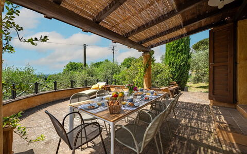 Colle Calzolaro 8: Meubilair, Buitenmeubels, Stoel, Tafel, Keuken En Eettafel, Tuin, Buitentafel, Backyard, Schaduw, Eco Hotel