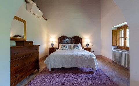 Villa Palazzolo 8: Meubilair, Interieur Ontwerp, Flooring, Slaapkamer, Bed, Verdieping, Lade, Plafond, Laken, Bed Frame
