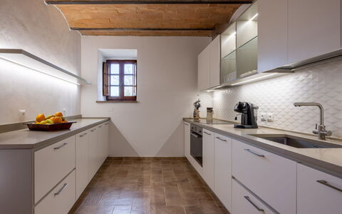 Casa Clara Pool, Casole Elsa, Monti: Keuken, Countertop, Flooring, Interieur Ontwerp, Toestel Van De Keuken, Hout, Gootsteen, Cabinetry, Plafond, Huis