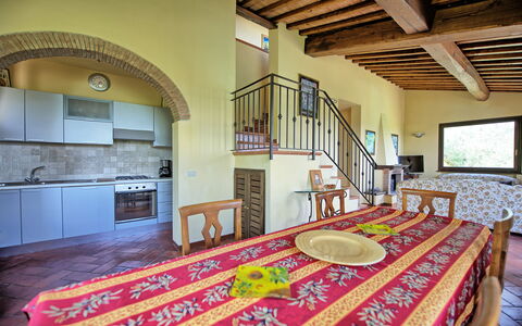 Villa Ulivi: Eigendom, Meubilair, Tafel, Cabinetry, Hout, Venster, Gebouw, Interieur Ontwerp, Flooring, Verdieping