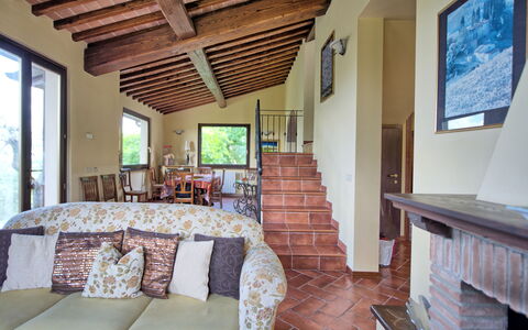 Villa Ulivi: Eigendom, Azure, Hout, Interieur Ontwerp, Gebouw, Stoel, Tafel, Flooring, Architectuur, Woonkamer