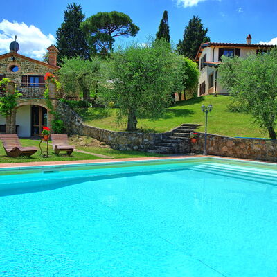 Villa Ulivi: Wolk, Water, Fabriek, Lucht, Eigendom, Gebouw, Zwembad, Azure, Blauw, Groen