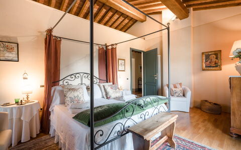 Villa Fontine: Slaapkamer, Eigendom, Kamer, Meubilair, Bed, Gebouw, Interieur Ontwerp, Bed Frame, Plafond, Onroerend Goed