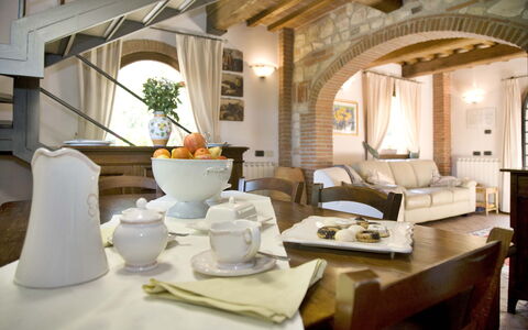 La Capinera: Interieur Ontwerp, Kamer, Eigendom, Gebouw, Woonkamer, Meubilair, Plafond, Architectuur, Tafel, Huis