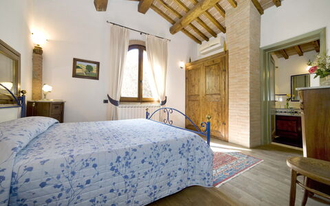 La Capinera: Slaapkamer, Bed, Kamer, Meubilair, Eigendom, Laken, Gebouw, Plafond, Bed Frame, Interieur Ontwerp