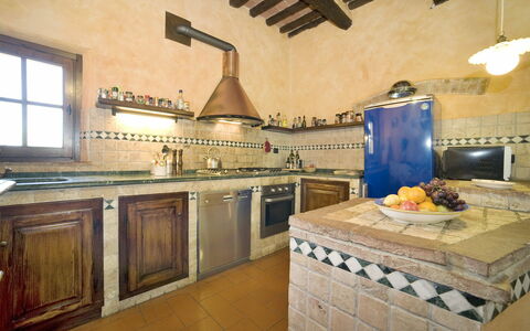 Le Rondini: Countertop, Eigendom, Kamer, Keuken, Tegel, Gebouw, Verdieping, Meubilair, Fornuis, Interieur Ontwerp