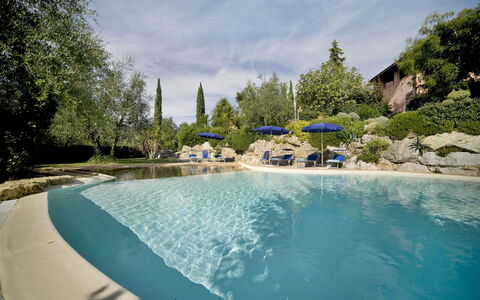 Le Rondini: Zwembad, Eigendom, Water, Vrije Tijd, Vakantie, Onroerend Goed, Toevlucht, Huis, Badplaats, Landgoed