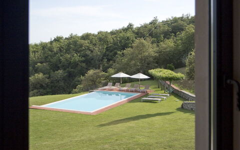 La Maccinaia 14: Eigendom, Gras, Venster, Kamer, Boom, Huis, Architectuur, Huis, Gazon, Landschap