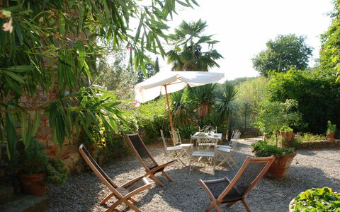 La Loggia 13: Eigendom, Vegetation, Tuin, Backyard, Werf, Plantkunde, Huis, Boom, Onroerend Goed, Gebouw