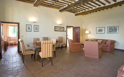 La Loggia 13: Eigendom, Kamer, Gebouw, Onroerend Goed, Meubilair, Huis, Verdieping, Interieur Ontwerp, Plafond, Landgoed