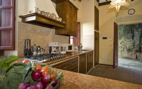 La Loggia 13: Countertop, Kamer, Eigendom, Gebouw, Huis, Meubilair, Interieur Ontwerp, Verdieping, Keuken, Huis