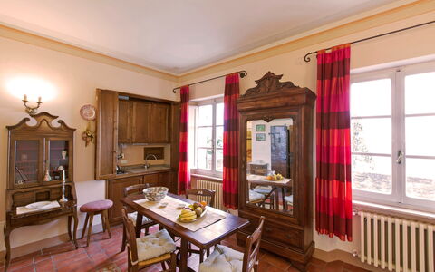 Santo Agostino: Kamer, Eigendom, Meubilair, Interieur Ontwerp, Gebouw, Rood, Plafond, Huis, Verdieping, Onroerend Goed