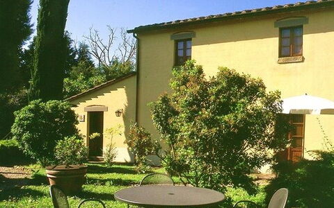 San Pietro: Eigendom, Huis, Huis, Onroerend Goed, Gebouw, Werf, Woongebied, Backyard, Boom, Verblijf