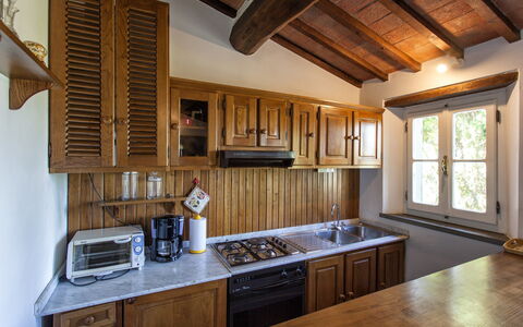 Vittoria: Countertop, Kamer, Eigendom, Meubilair, Keuken, Gebouw, Cabinetry, Plafond, Wastafel, Interieur Ontwerp