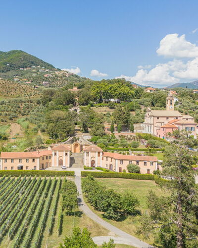 Sestri Levante 200: Gebouw, Eigendom, Wolk, Fabriek, Lucht, Berg, Boom, Huis, Vegetation, Land Lot