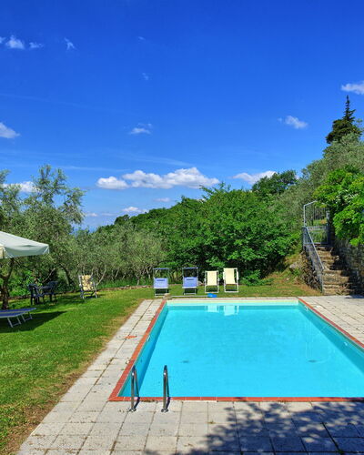 Panzalla: Zwembad, Eigendom, Onroerend Goed, Landgoed, Huis, Vrije Tijd, Vakantie, Gebouw, Gras, Toevlucht