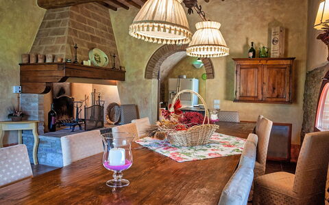 Villa Petrognano: Kamer, Interieur Ontwerp, Eigendom, Meubilair, Gebouw, Huis, Tafel, Woonkamer, Huis, Eetkamer