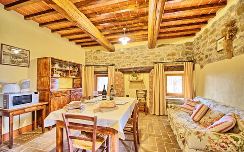 Podere Orietta: Kamer, Eigendom, Gebouw, Interieur Ontwerp, Meubilair, Plafond, Woonkamer, Huis, Straal, Onroerend Goed