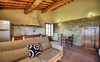 Fornacino 6: Eigendom, Meubilair, Fotolijst, Hout, Interieur Ontwerp, Verlichting, Bankstel, Woonkamer, Verdieping, Muur