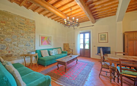 Il Frantoio: Kamer, Eigendom, Meubilair, Gebouw, Interieur Ontwerp, Huis, Onroerend Goed, Woonkamer, Plafond, Tafel