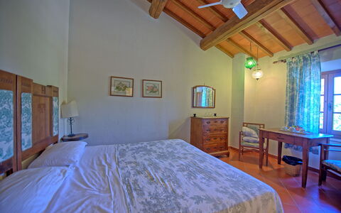 Il Frantoio: Slaapkamer, Kamer, Eigendom, Meubilair, Bed, Gebouw, Huis, Plafond, Onroerend Goed, Interieur Ontwerp