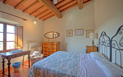 Il Frantoio: Slaapkamer, Kamer, Eigendom, Meubilair, Bed, Bed Frame, Gebouw, Plafond, Laken, Interieur Ontwerp