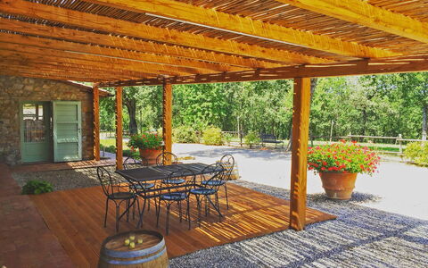 San Donato: Eigendom, Gebouw, Onroerend Goed, Kamer, Huis, Veranda, Huis, Dak, Patio, Backyard