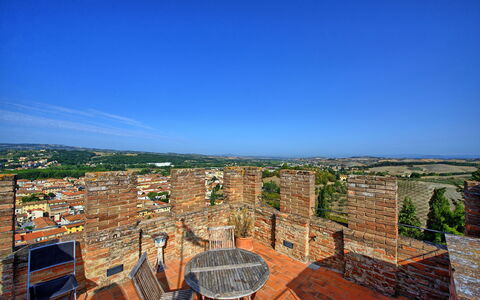 Certaldo: Lucht, Eigendom, Muur, Gebouw, Onroerend Goed, Landschap, Boom, Vakantie, Architectuur, Horizon