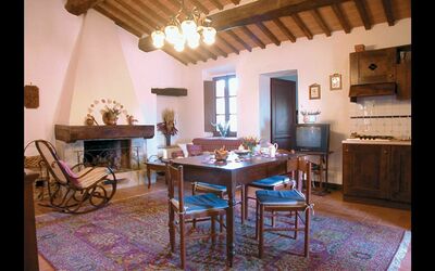 Chiara: Kamer, Meubilair, Eigendom, Gebouw, Interieur Ontwerp, Tafel, Eetkamer, Huis, Woonkamer, Onroerend Goed