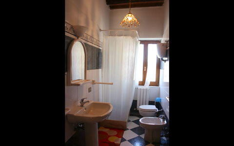 Fattoria le Chianacce: Kamer, Eigendom, Interieur Ontwerp, Gebouw, Meubilair, Huis, Architectuur, Badkamer, Onroerend Goed, Tafel