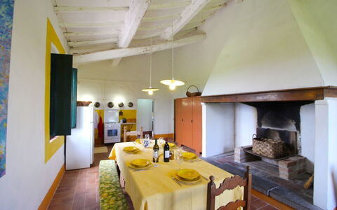 Santa Vittoria: Kamer, Eigendom, Gebouw, Interieur Ontwerp, Meubilair, Plafond, Huis, Woonkamer, Onroerend Goed, Suite