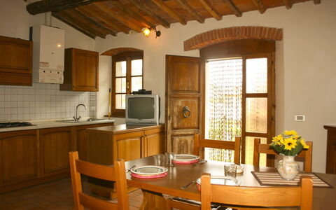 Pozzonovo: Meubilair, Hout, Interieur Ontwerp, Flooring, Cabinetry, Plafond, Kamer, Verdieping, Keuken, Countertop