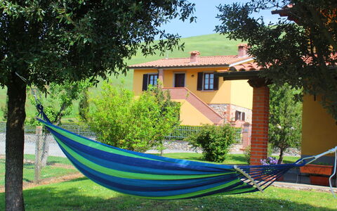 Villa Alabastro: Fabriek, Gebouw, Voertuig, Venster, Boot, Boten En Varen - Materialen En Benodigdheden, Boom, Watercraft, Azure, Schaduw