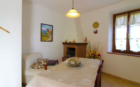 Villa Alabastro: Kamer, Eigendom, Meubilair, Interieur Ontwerp, Geel, Huis, Verdieping, Gebouw, Eetkamer, Tafel