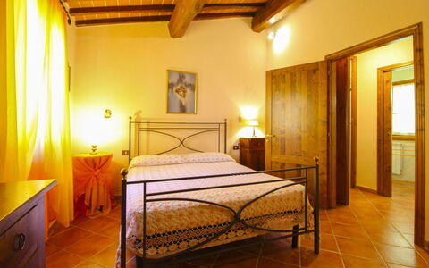 Le Balze: Meubilair, Interieur Ontwerp, Flooring, Plafond, Verdieping, Bed, Kamer, Slaapkamer, Bed Frame, Linens