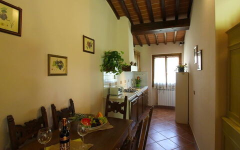 Le Balze: Kamer, Gebouw, Eigendom, Interieur Ontwerp, Plafond, Huis, Meubilair, Verdieping, Onroerend Goed, Tafel