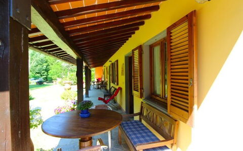 Le Balze: Eigendom, Kamer, Gebouw, Huis, Onroerend Goed, Geel, Huis, Veranda, Architectuur, Meubilair