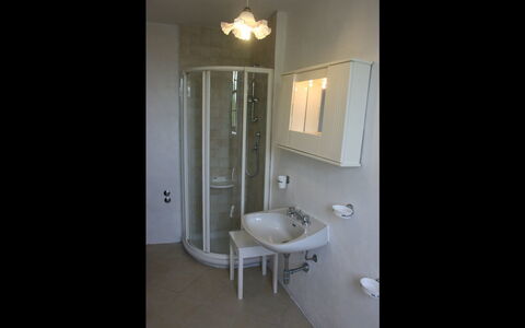 Agriturismo Bevignano: Badkamer, Eigendom, Kamer, Loodgieterswerkinrichting, Wastafel In De Badkamer, Verlichting, Huis, Verdieping, Muur, Interieur Ontwerp