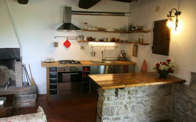 Casa Linda: Countertop, Kamer, Eigendom, Meubilair, Keuken, Gebouw, Verdieping, Interieur Ontwerp, Cabinetry, Huis