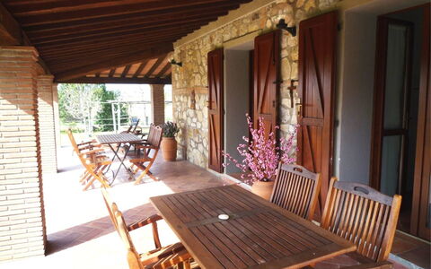 Nonno Tobia: Tafel, Meubilair, Eigendom, Stoel, Hout, Interieur Ontwerp, Gebouw, Fabriek, Boom, Keuken En Eettafel