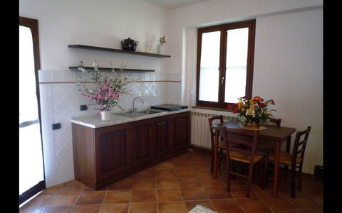 Nonno Tobia: Kamer, Eigendom, Gebouw, Verdieping, Meubilair, Huis, Interieur Ontwerp, Hardwood, Onroerend Goed, Huis