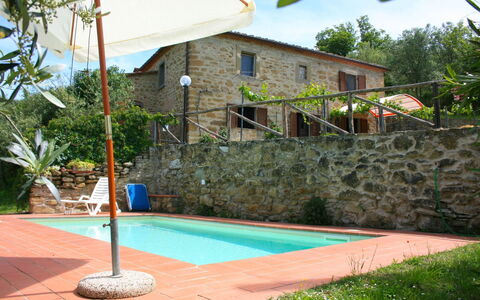 San Eusebio: Fabriek, Eigendom, Gebouw, Lucht, Azure, Venster, Water, Boom, Architectuur, Schaduw