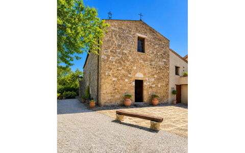 Pieve di Sant Ippolito: Tuin, Verblijf, Boerderij, Schaduw, Landscaping, Landgoed, Werf, Backyard, Stenen Muur, Hacienda