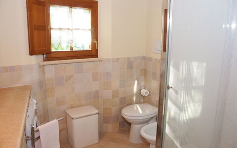 Pieve di Sant Ippolito: Badkamer, Eigendom, Kamer, Tegel, Verdieping, Muur, Interieur Ontwerp, Onroerend Goed, Huis, Gebouw