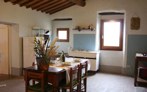 Casa Rossa: Kamer, Gebouw, Eigendom, Plafond, Meubilair, Interieur Ontwerp, Huis, Verdieping, Tafel, Onroerend Goed