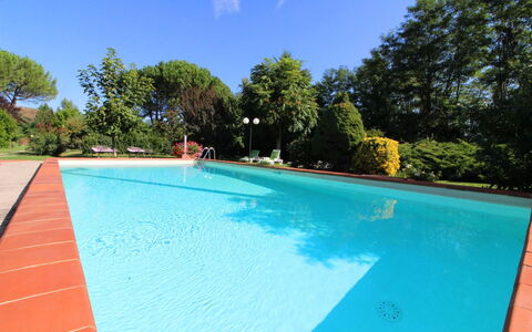 Pagliazzone: Water, Fabriek, Lucht, Zwembad, Azure, Schaduw, Boom, Rechthoek, Gras, Vrije Tijd