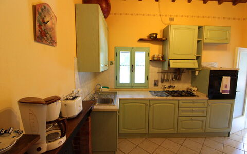 Pagliazzone: Kamer, Eigendom, Meubilair, Interieur Ontwerp, Gebouw, Huis, Badkamer, Verdieping, Architectuur, Wastafel