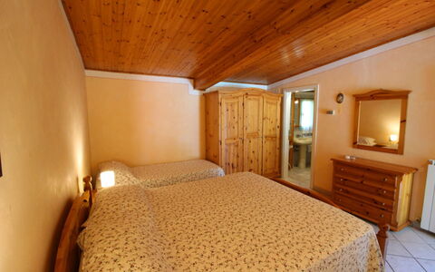 Pagliazzone: Slaapkamer, Kamer, Bed, Meubilair, Eigendom, Plafond, Gebouw, Laken, Interieur Ontwerp, Matras