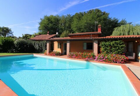 Pagliazzone: Water, Lucht, Wolk, Eigendom, Fabriek, Zwembad, Azure, Blauw, Boom, Gebouw