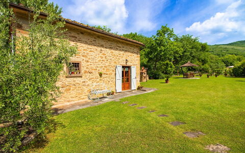 La Casa di Pino: Zwembad, Toevlucht, Tuin, Eco Hotel, Buitenmeubels, Thermae, Waterpartij, Schaduw, Landgoed, Landscaping